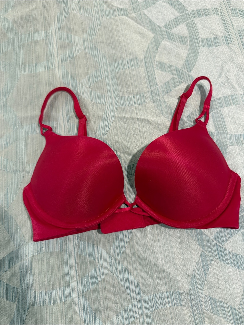 Victoria’s Secret bombshell extreme pushup bra